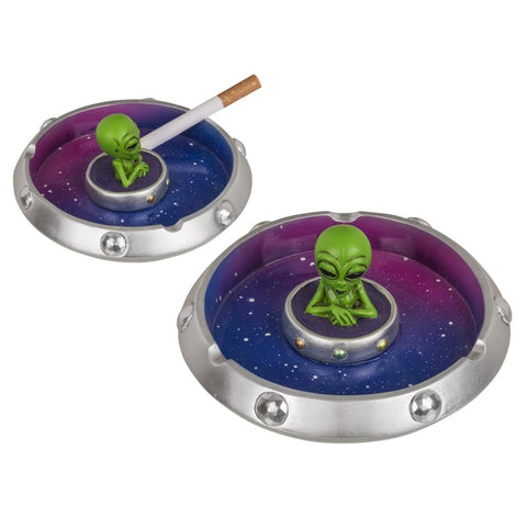 Polyresin - Alien in UFO Ashtray